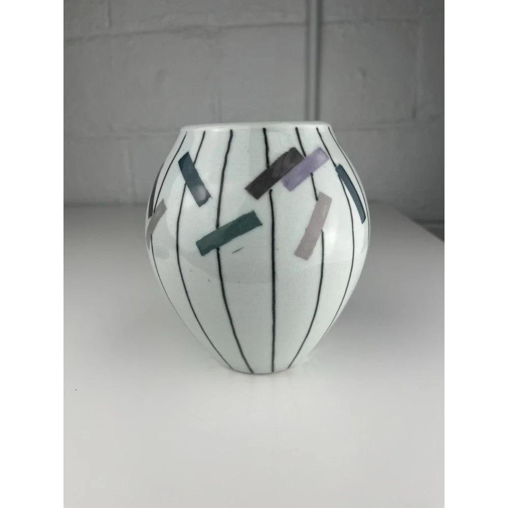 Karen Patinkin Studio Pottery Vase Memphis Style Graphic White Black Lines 6
